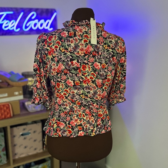 NWT TOPSHOP Smocked Floral Wrap Crop Top - Picture 4 of 11